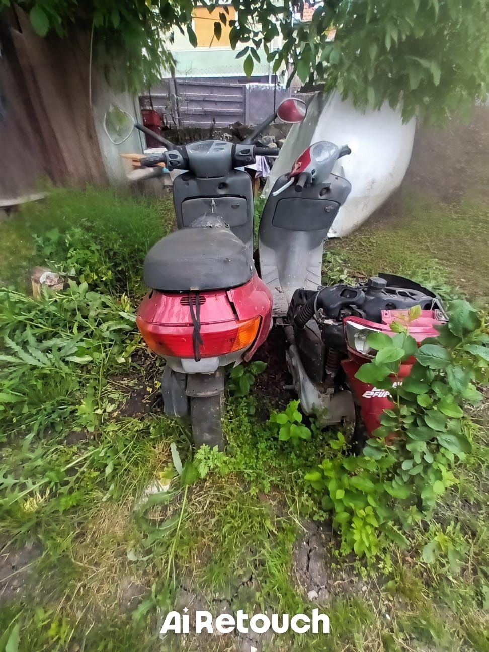 VÂND 2 SCUTERE Piaggio Sfera pentru piese sau reparat
