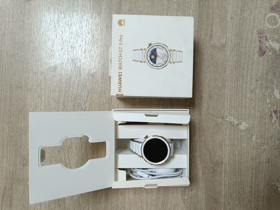 Часовник Huawei Watch GT 5 Pro