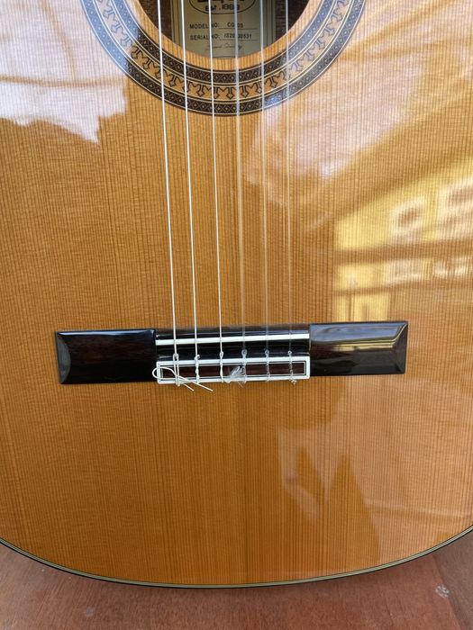 Ispanski gitara sotiladi