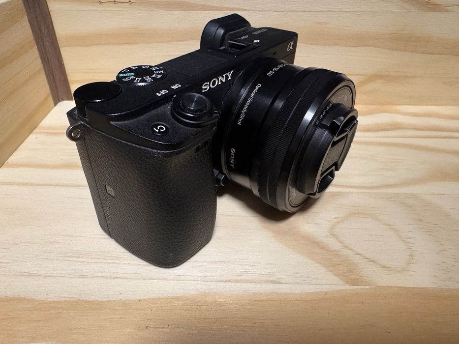 Aparat foto Sony Alpha a6400 + Obiectiv 16-50mm OSS