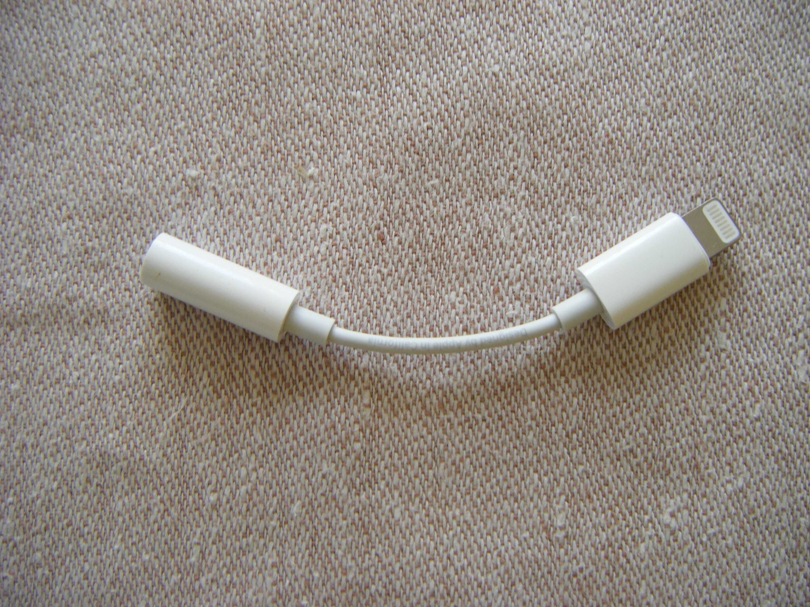 Apple Lightning към стерео жак 3.5 mm