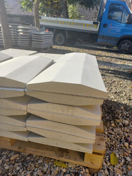 Capace de gard coame palarii borduri rigole dale pavaj piatra decorati