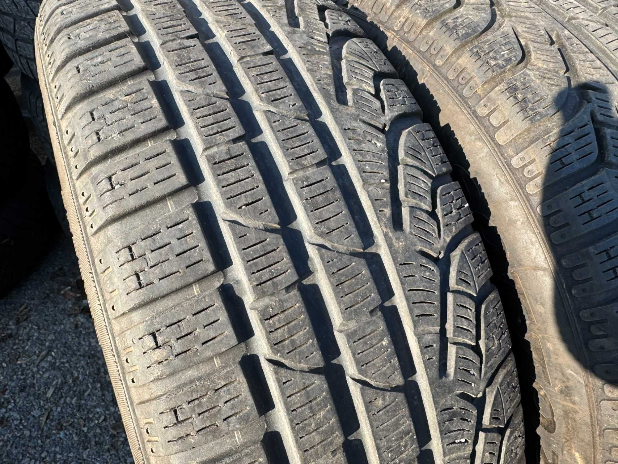зимни Гуми PIRELLI 215/60/17 с ДОТ 25/2019