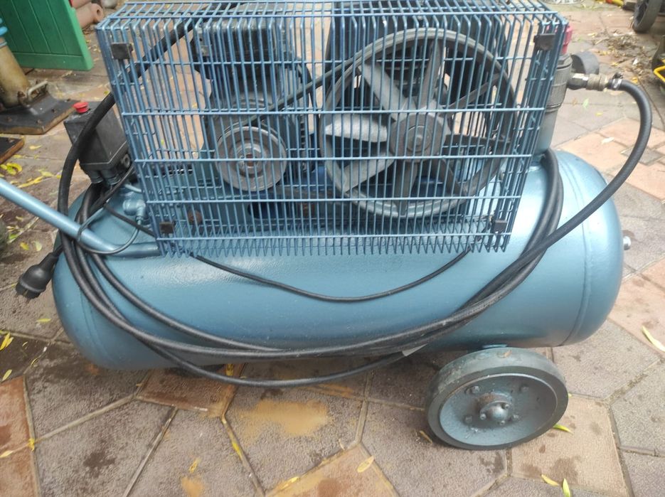 Compresor de aer made Germania in stare excelenta