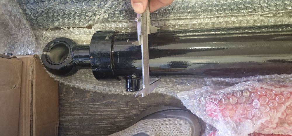 Cilindru hidraulic 1300 mm Lungime deschide 1000 mm Diametru bolt 40 m