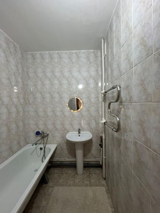 Продам раковину и стойку вешалку для одежды