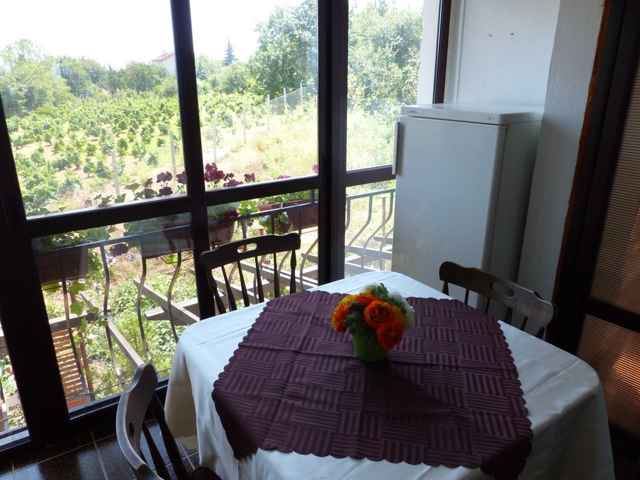 Къща за гости Делфини  стаи апартаменти цялата под наем за празненства