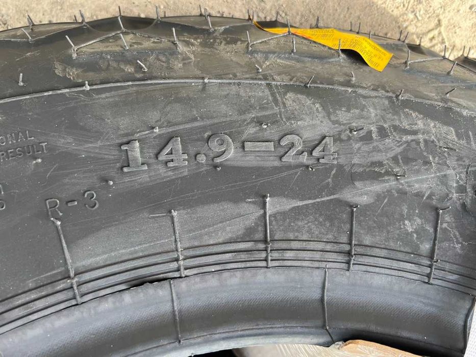 Cauciucuri 14.9-24 noi pentru CILINDRU compactor cu 6 pliuri