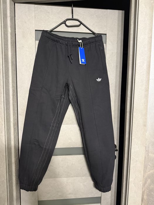Pantaloni de trening Adidas