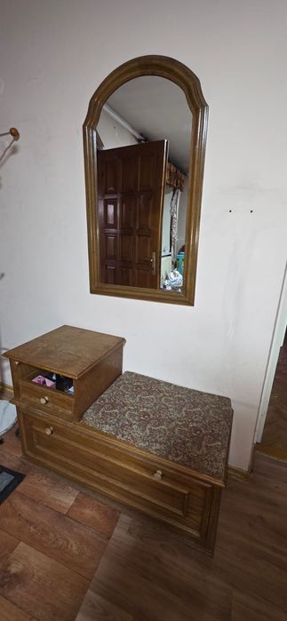 Тумба в прихожую.