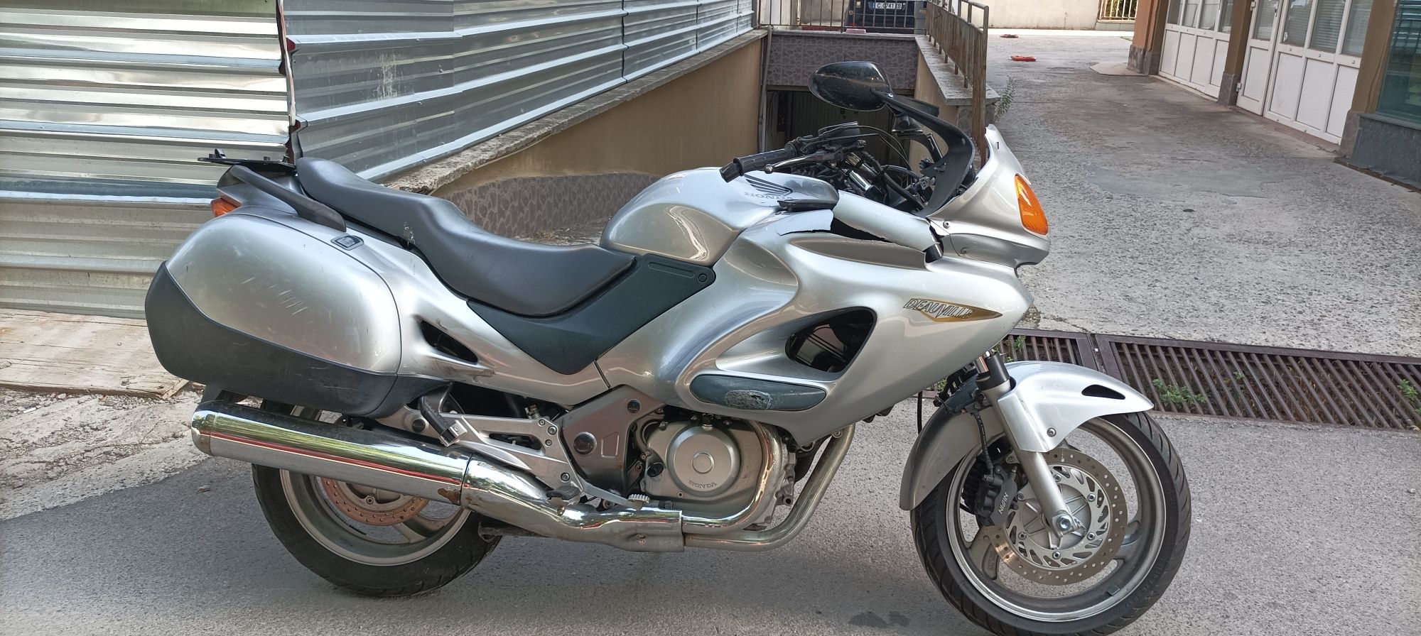 Honda deauville 650