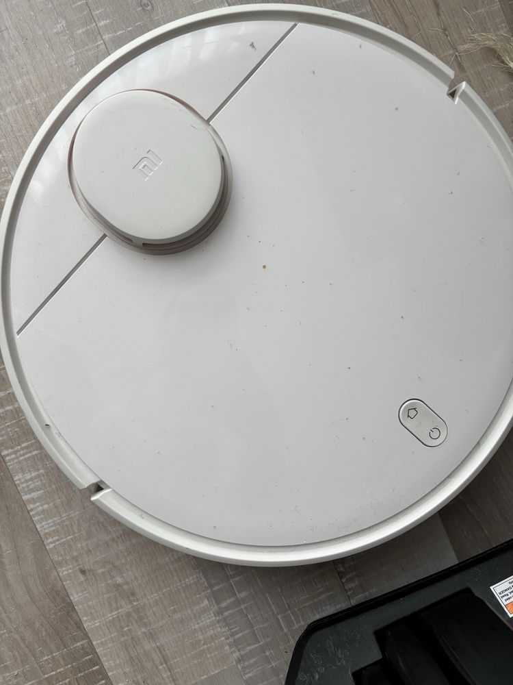 Vand robot aspirator stare impecabila urgent!!