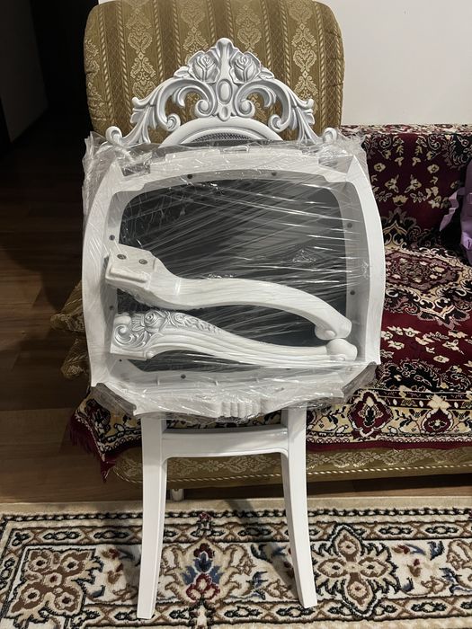 Продам стулья новые