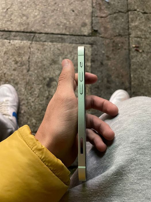 iPhone 12 simplu
