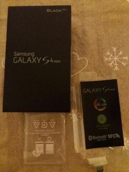 Cutie Samsung Galaxy s4mini cu folii