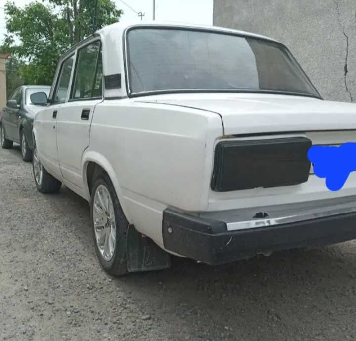 Vaz 2107 sotiladi