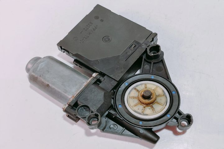 Motoras  macara stanga fata 1T0959701B / 1K0959793G Skoda Octavia a 2