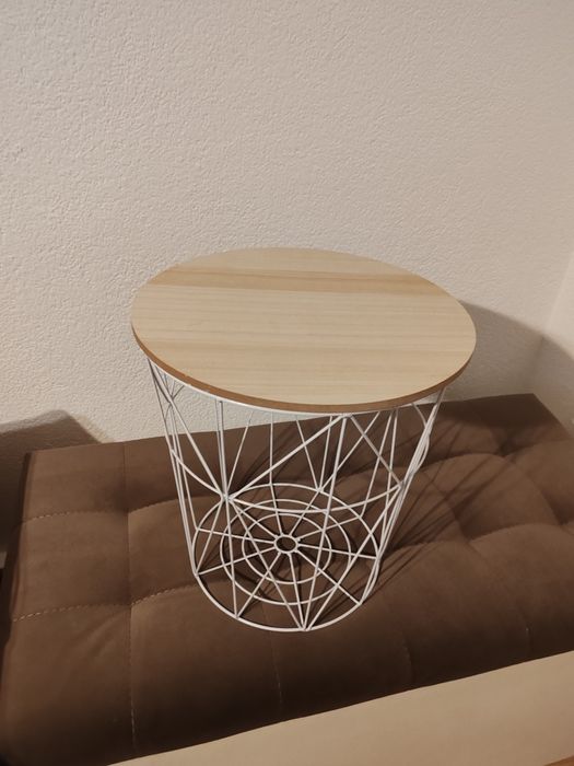 Помощна метална масичка