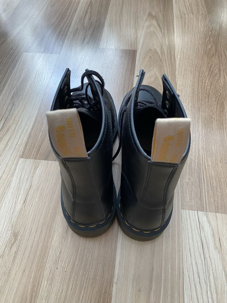Dr. Martens Боти с връзки “1460” в Черно