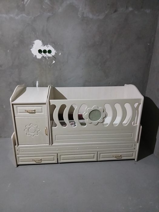 Детская кроватка.