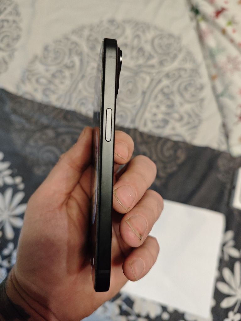 Продавам - iPhone 15 128GB