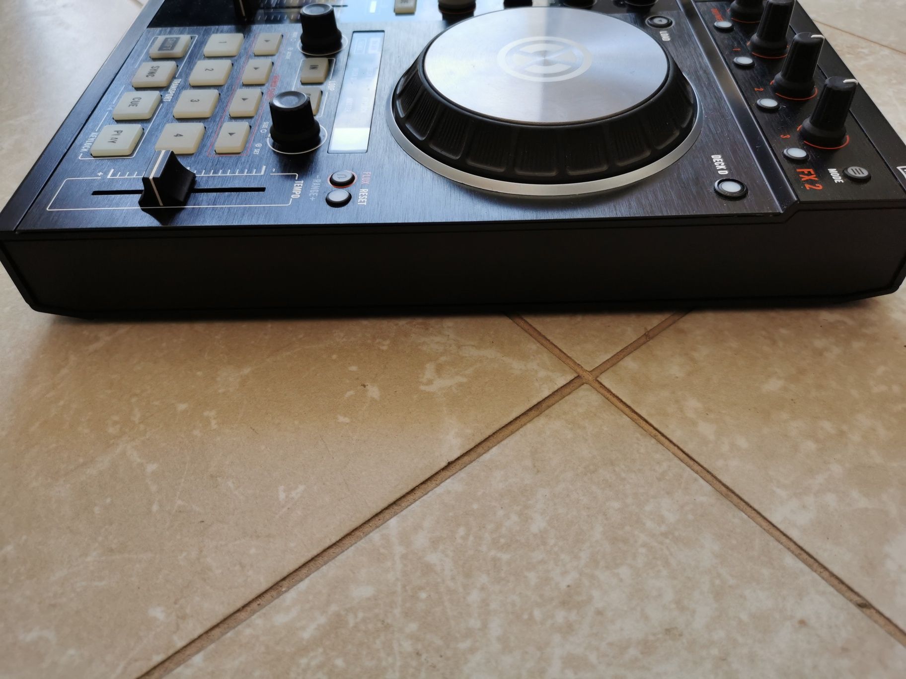 Traktor S4 MK2 контролер