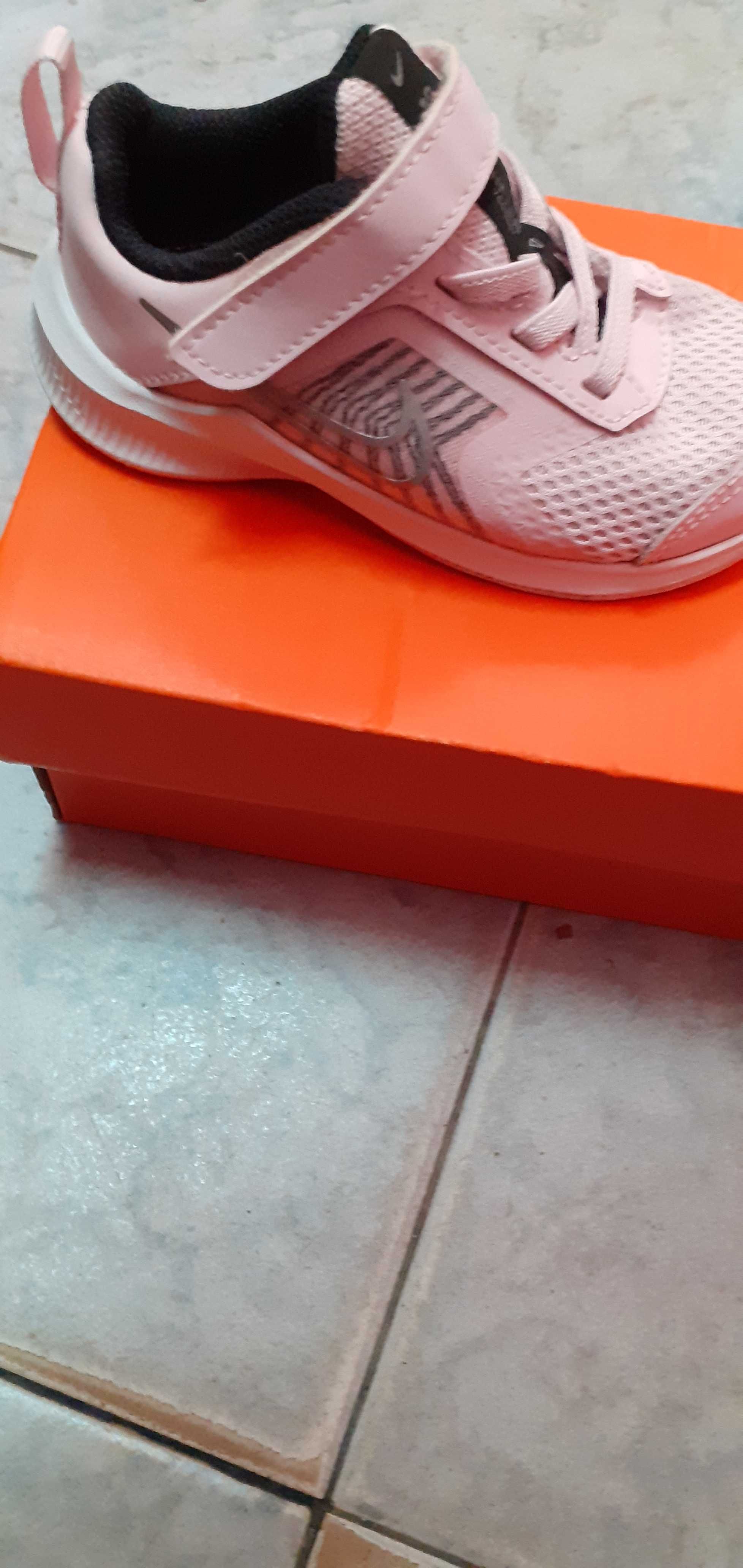 Маратонки NIKE за момиче