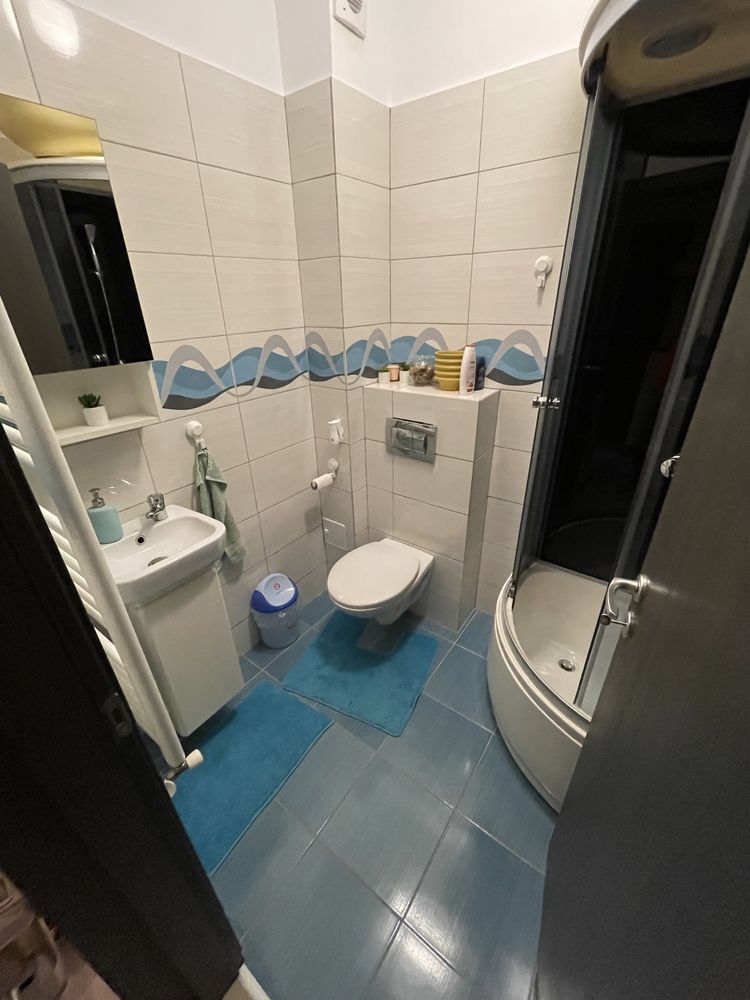 Închiriez apartament 3 camere