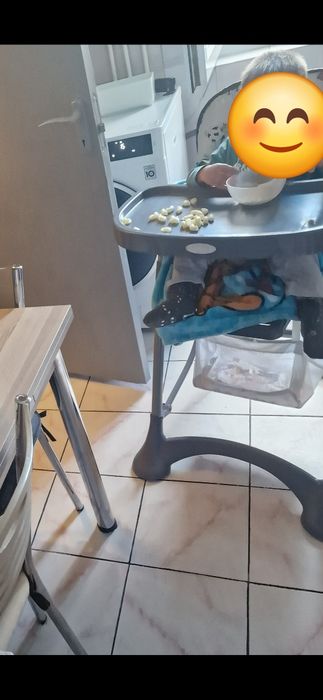 Vând scaun de masă bebe