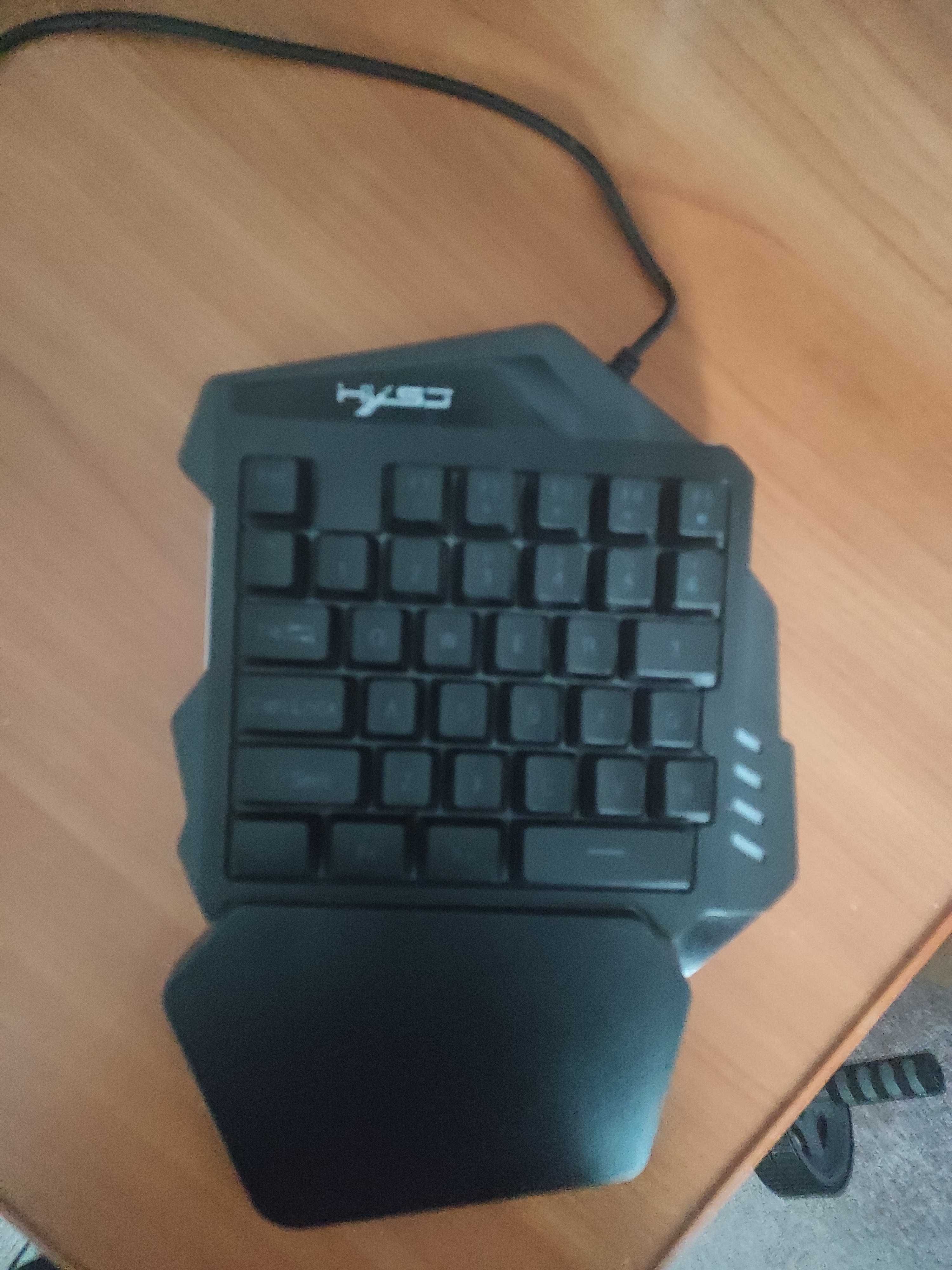 Tastatura de o mana pt pc sau telefon