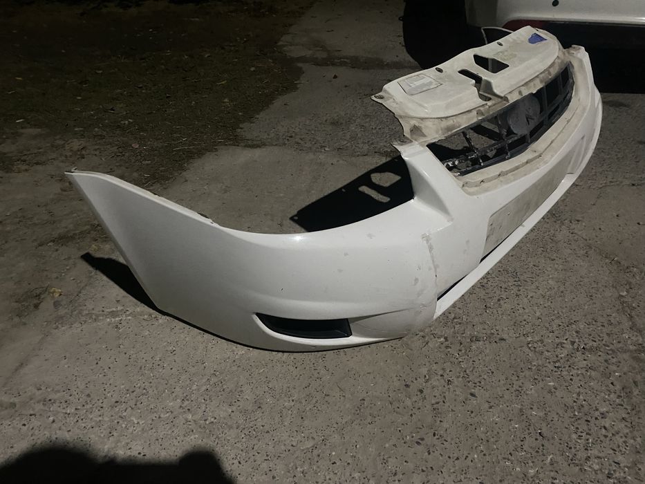 Бампер приора  пердний 2 оригинал