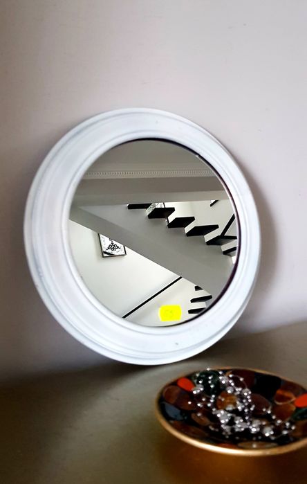 Oglindă veche cu ramă din lemn masiv