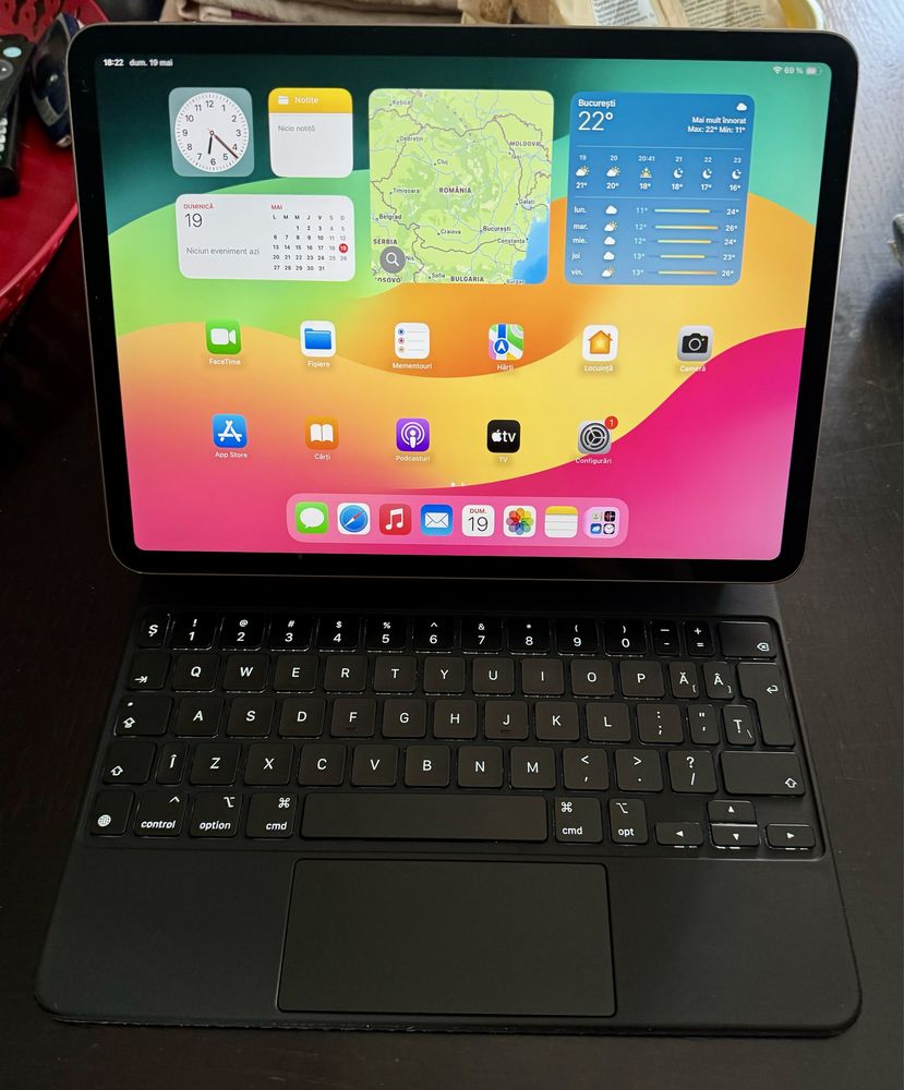 Apple iPad Pro 11 2020 + Magic Keyboard