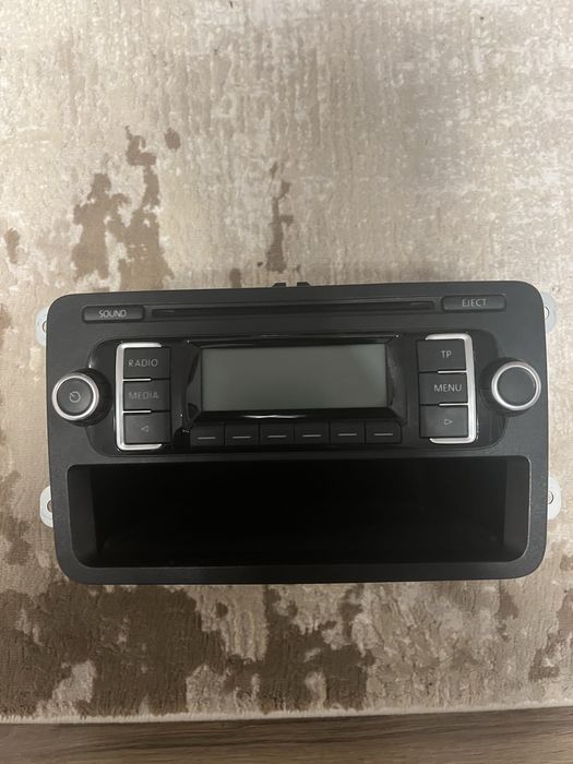 Radio CD original VW RCD210 MP3 – Panasonic – perfect funcțio