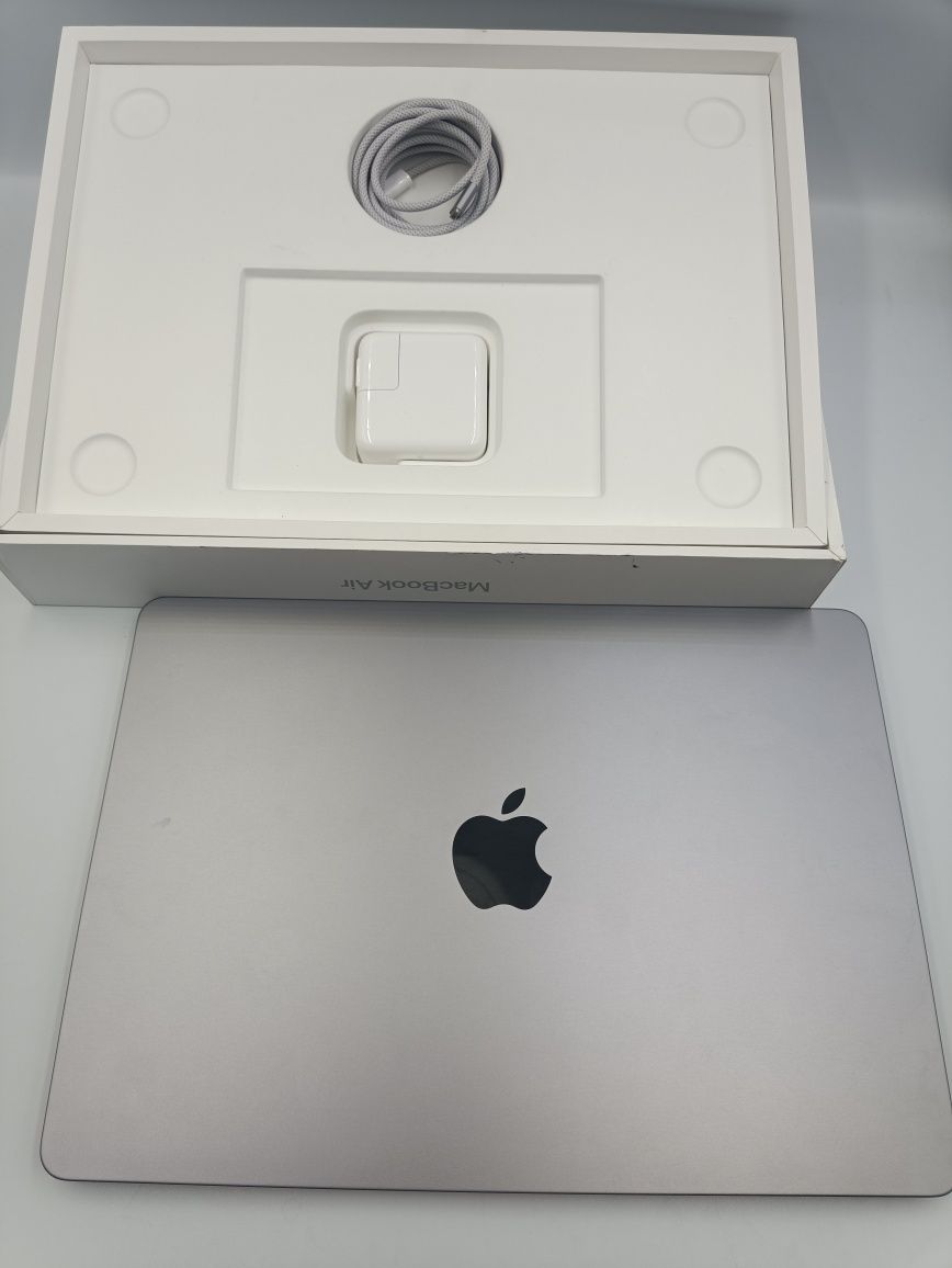 MacBook Air М2.  13 циклов.