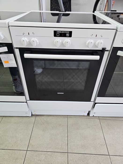 Свободностояща печка с керамичени котлони Siemens HC722210U A+ 70L