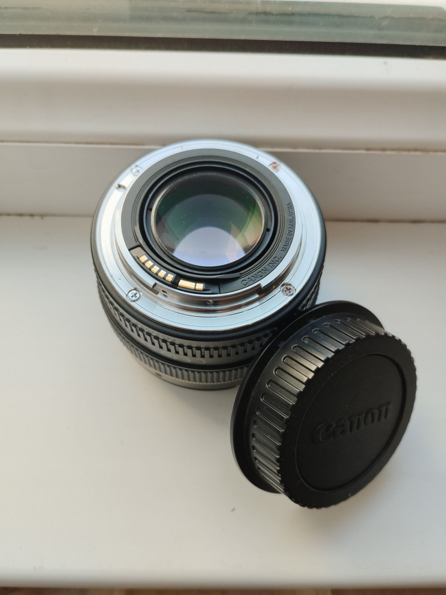 Obektiv  canon 50mm 1.4f sotiladi xolati zor yengide turubdi