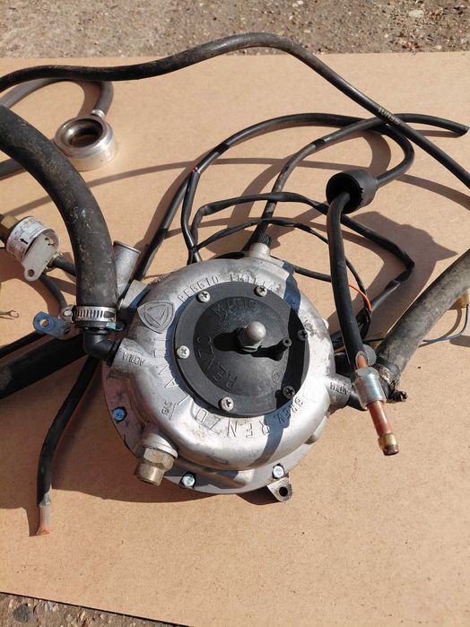 Продава се почти нова АГУ пълен комплект.