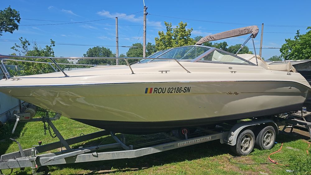 SeaRay 230 Signature Overnighter