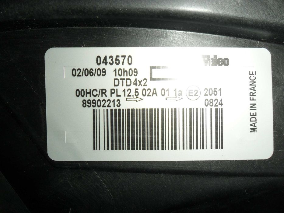 Продавам десен фар за рено канго 2003-2008г.
