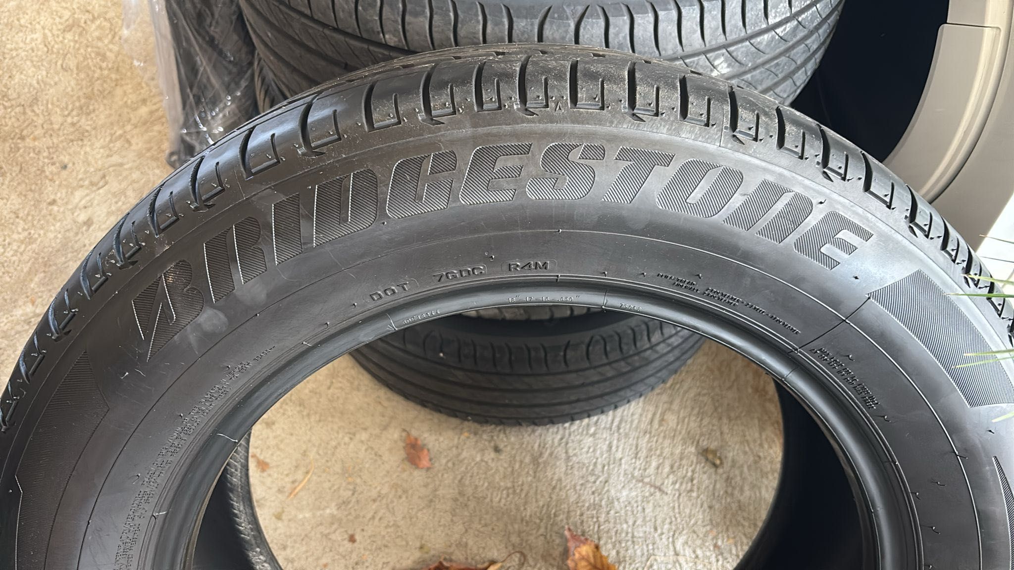 Гуми 235/60/18 bridgestone, dot21