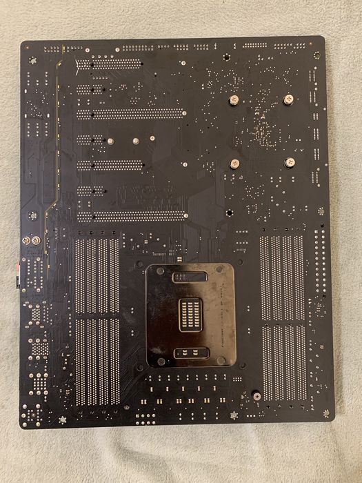 Placa de baza Gicabyte cu procesor I7 5820K