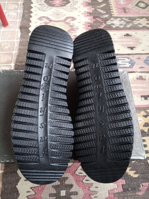 Лот два броя дамски обувки