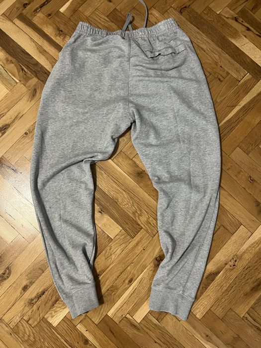 Долнище на Nike.