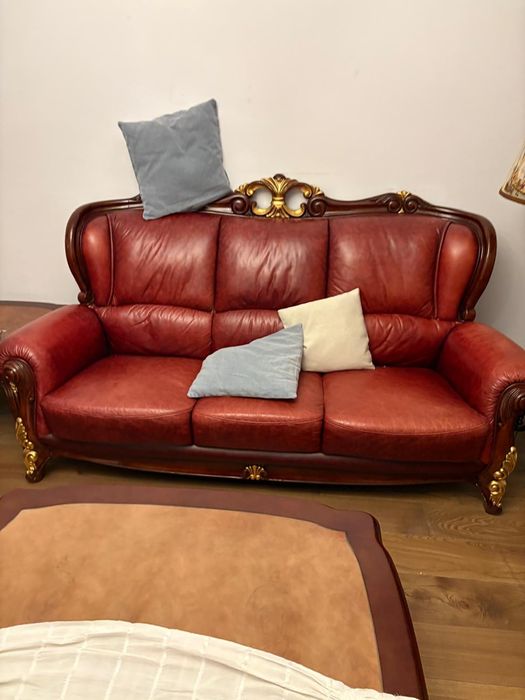 Vând set canapele din piele naturala,calitate extra,plus două mese.  l