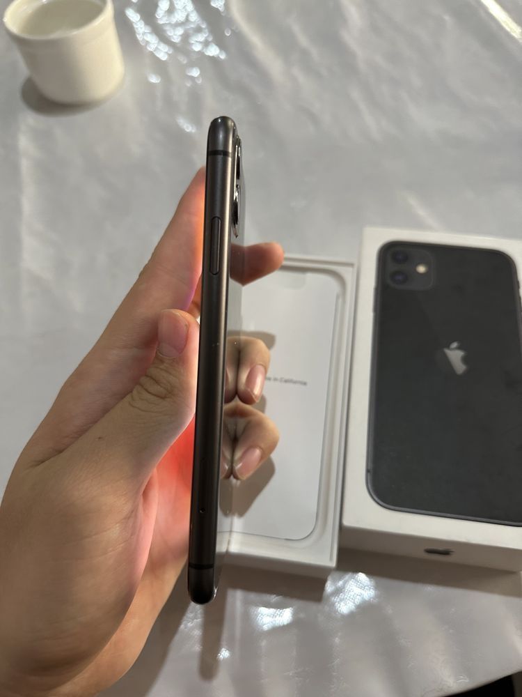 Продаю iPhone 11 срочно торг есть