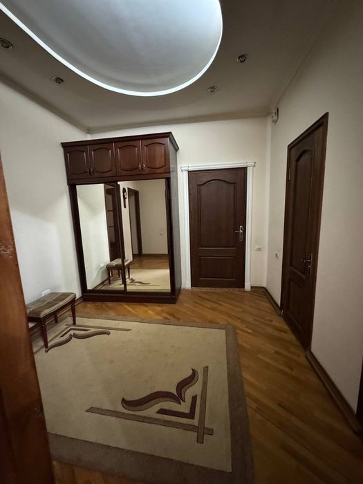 Продаю 3/2/4 Банковский дом на Буюк ипак йули Совминский дом