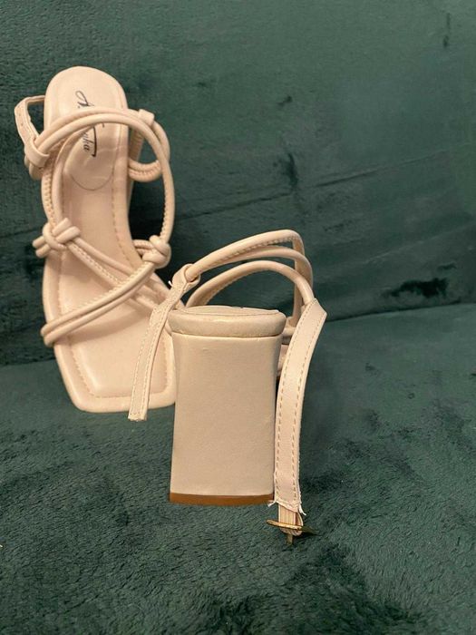 Sandale cu toc Bej