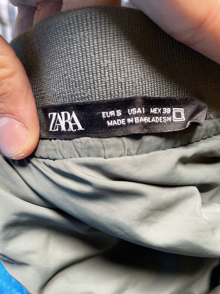 Vestă ZARA aproape noua