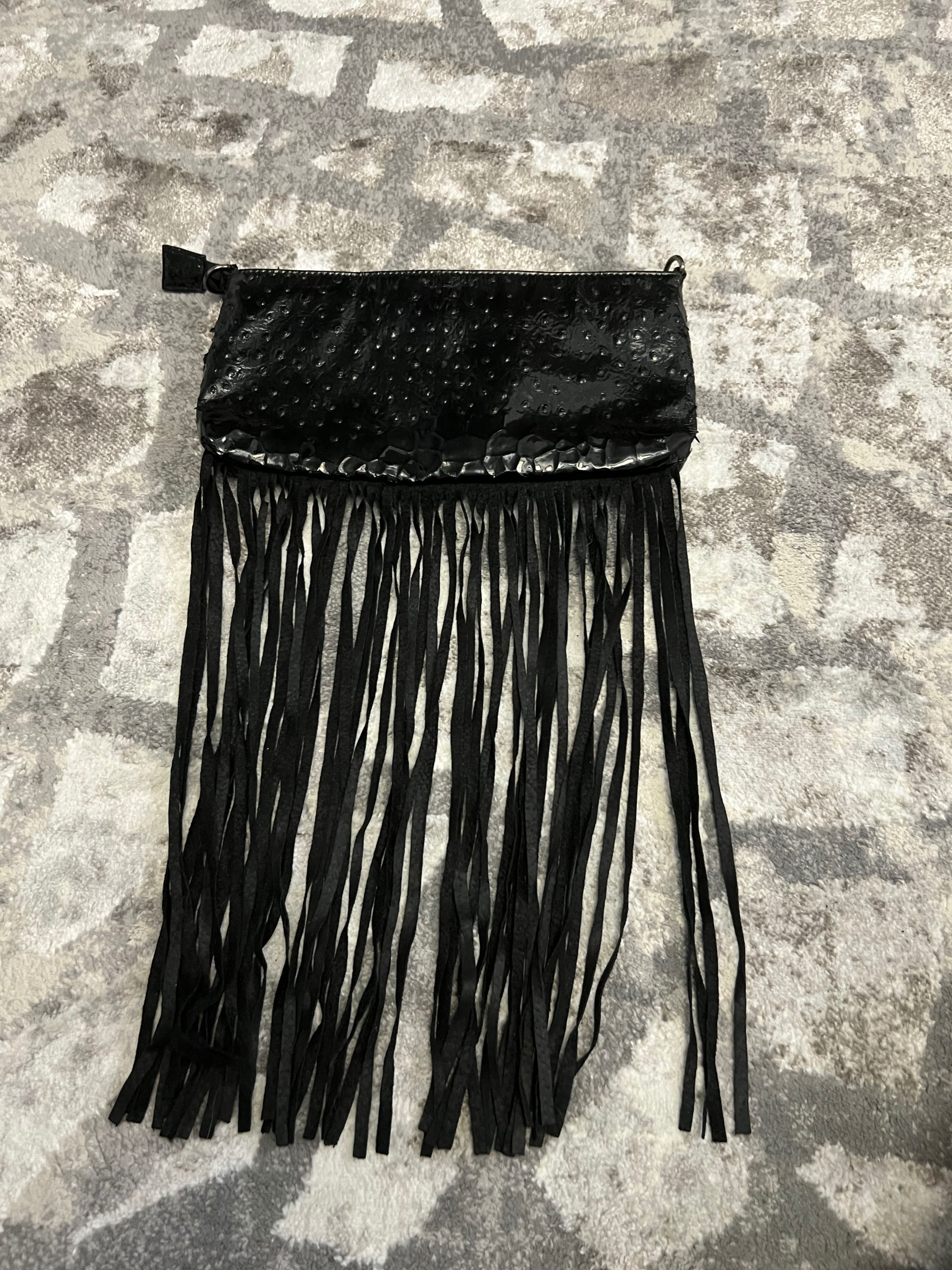 Черна чанта с ресни